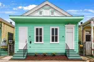 featured image of 1339 Touro St