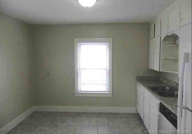 1130 S Florence Ave - Photo 4 of 10