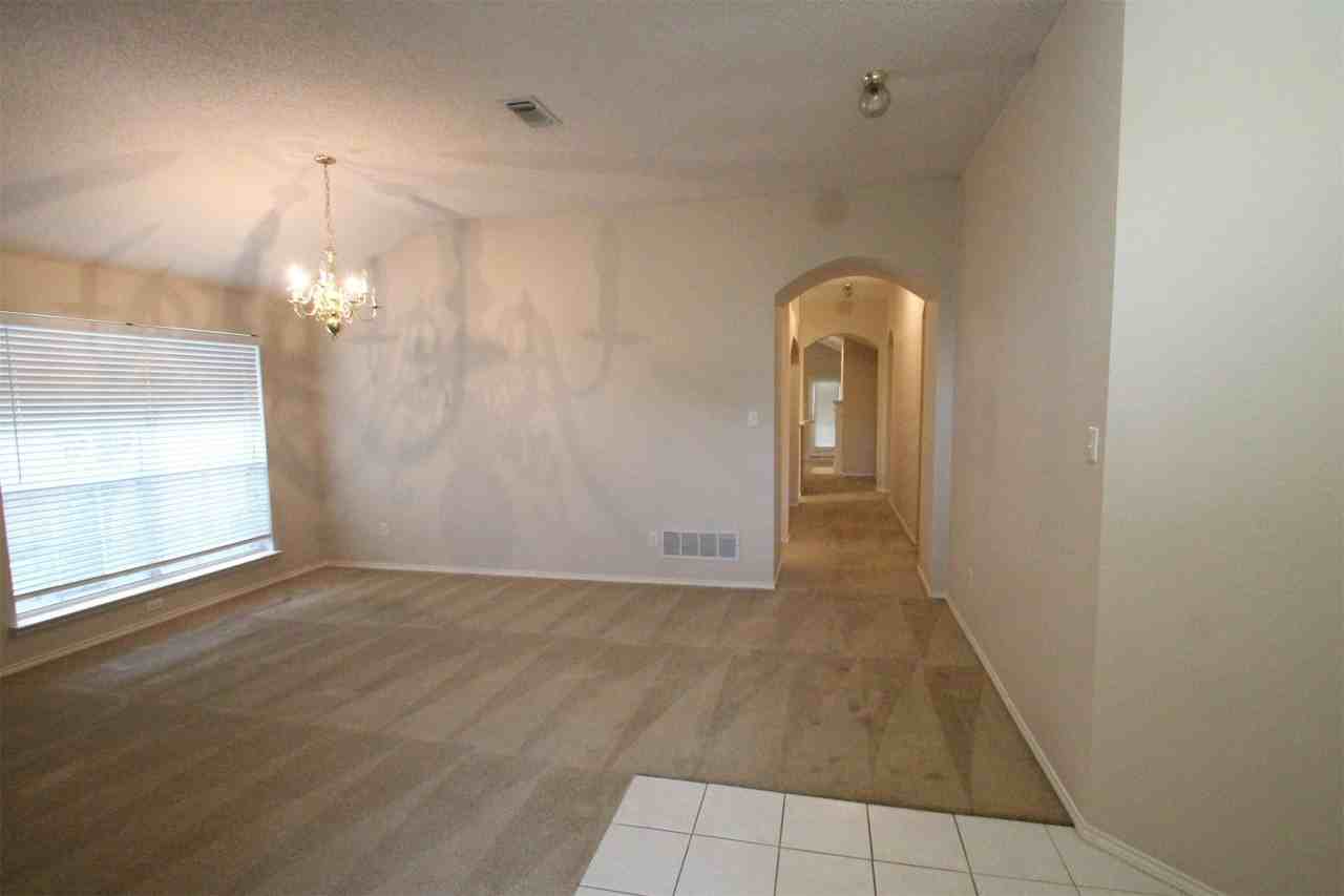 2920 Coventry Ln - Photo 2 of 25
