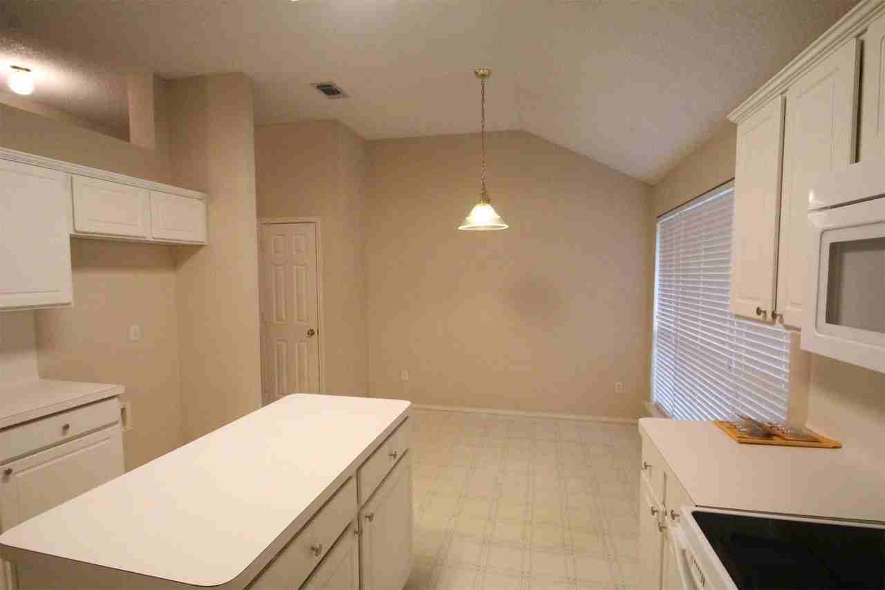 2920 Coventry Ln - Photo 5 of 25