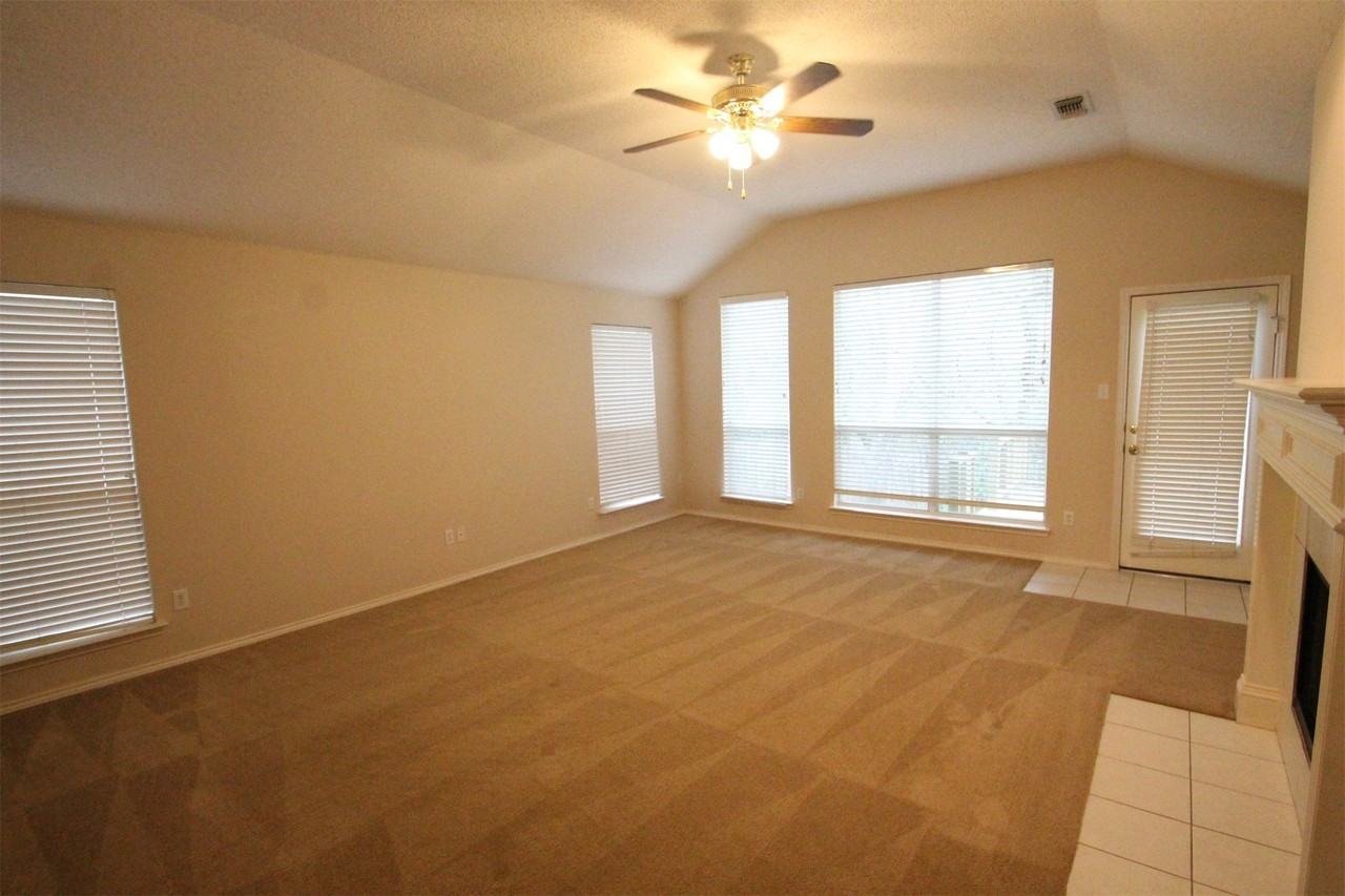 2920 Coventry Ln - Photo 7 of 25