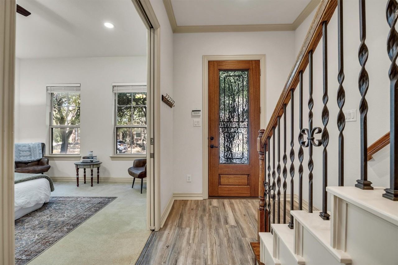 8249 Short St - Photo 2 of 38