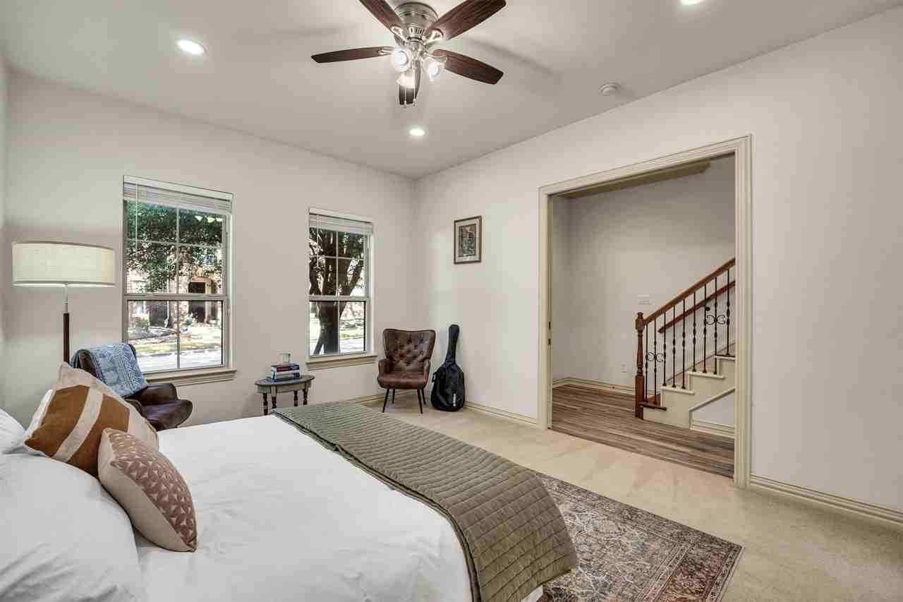 8249 Short St - Photo 5 of 38