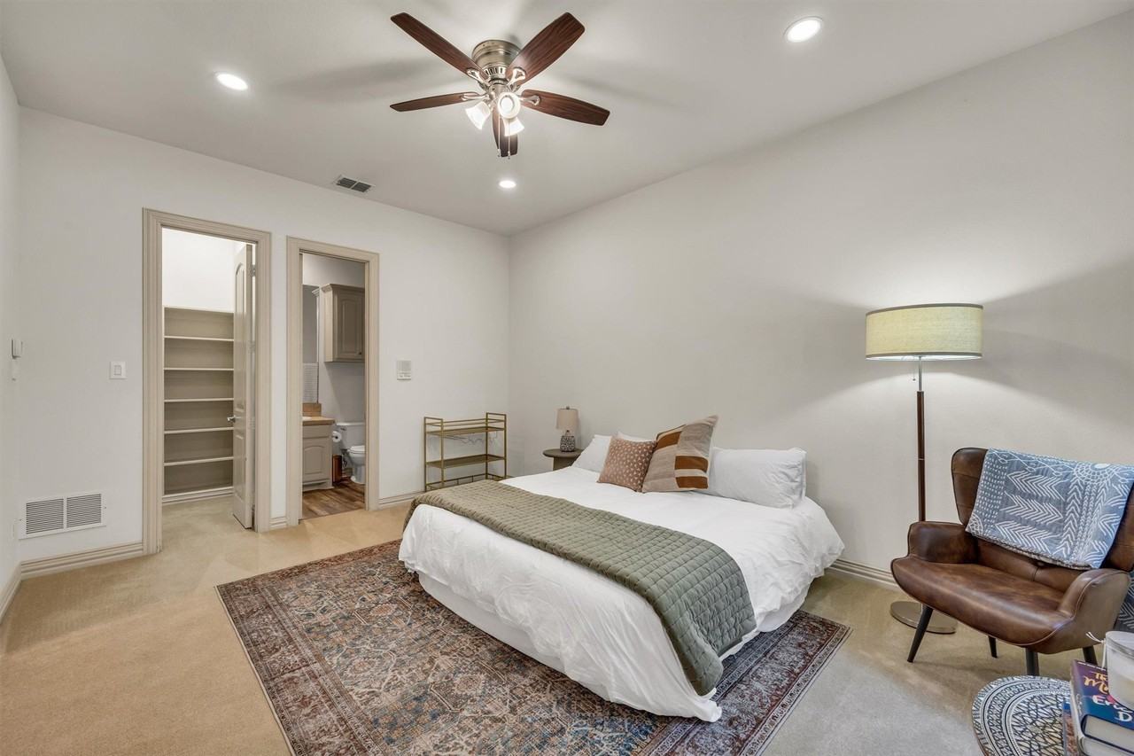 8249 Short St - Photo 6 of 38