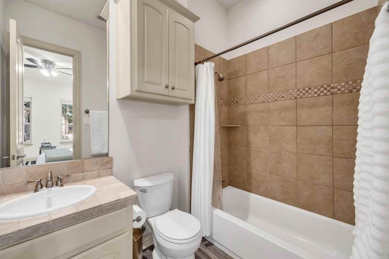 8249 Short St - Photo 7 of 38