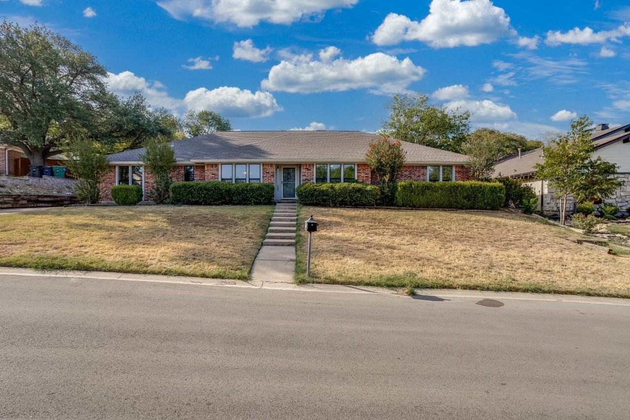 7717 Woodside Hl - Photo 3 of 38