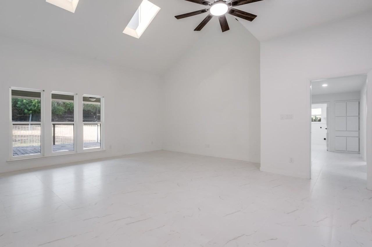 7717 Woodside Hl - Photo 5 of 38