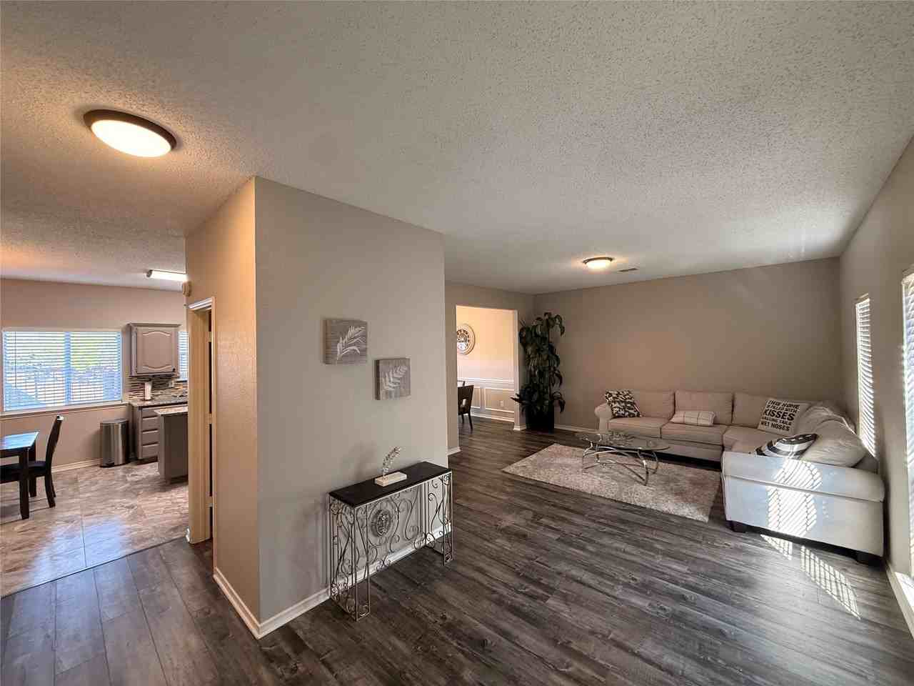 1421 Berkley Rd - Photo 4 of 20