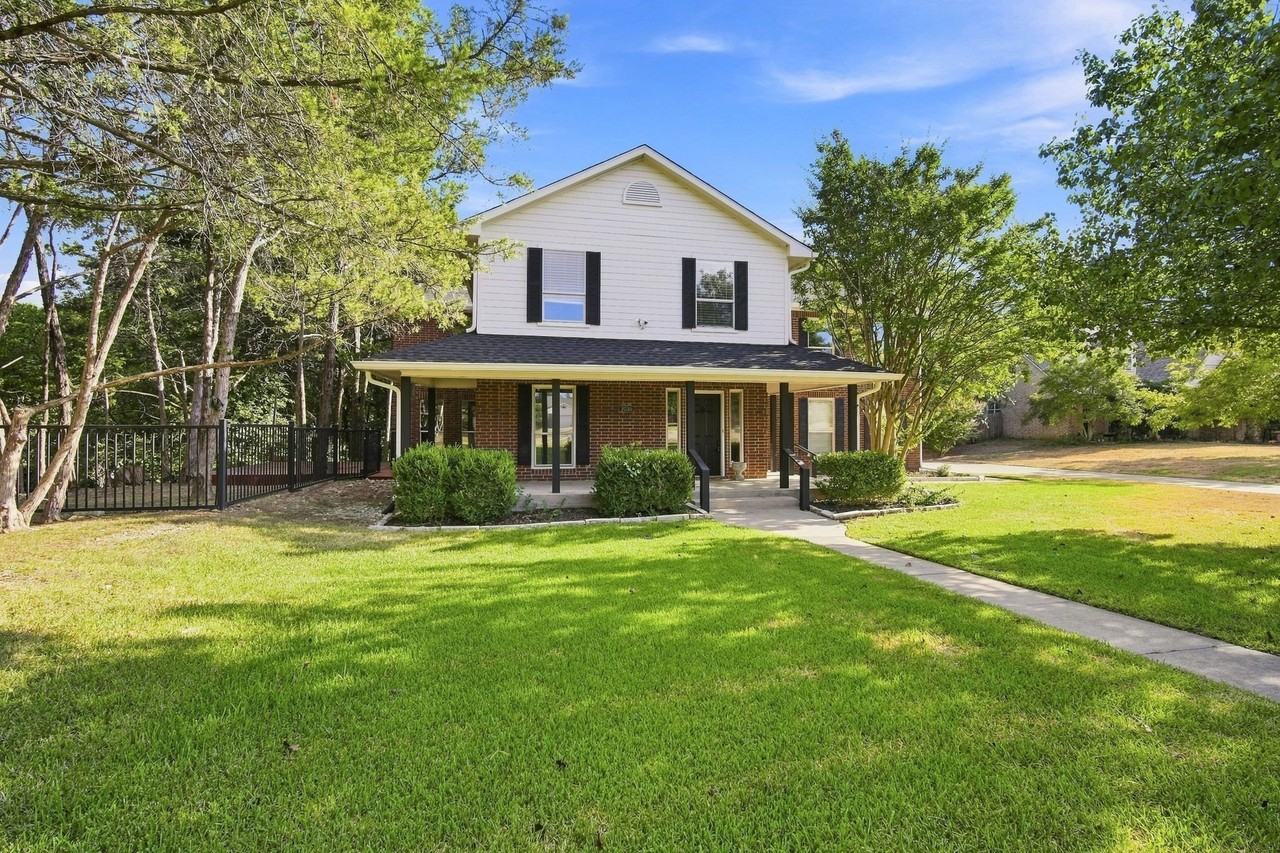 7030 Pecan Creek Cir - Photo 2 of 33