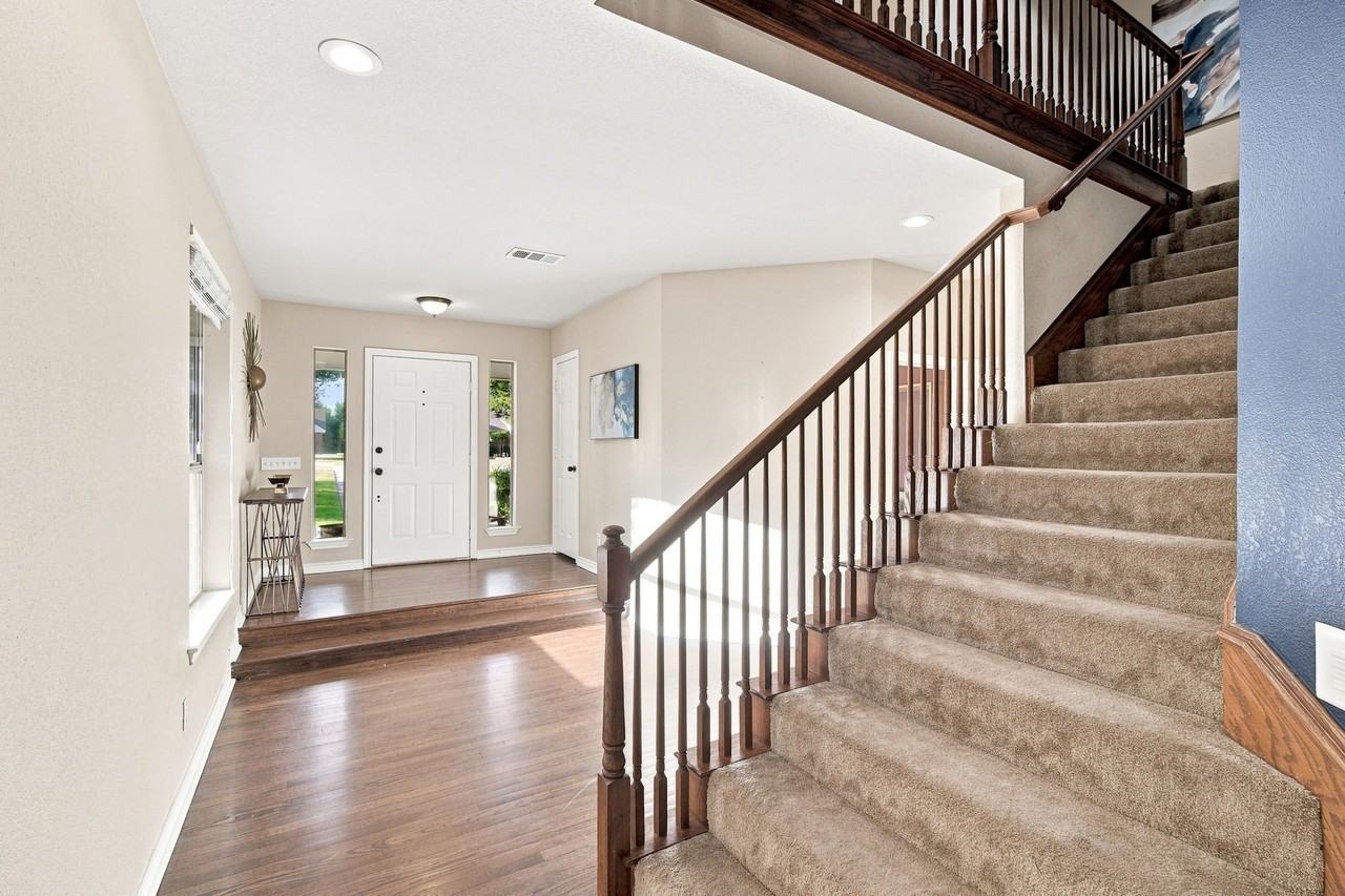 7030 Pecan Creek Cir - Photo 4 of 33