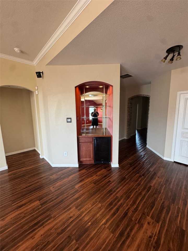 9909 Fressia Ln - Photo 6 of 16
