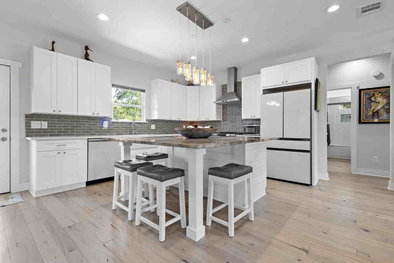 114 Garrett Ln - Photo 3 of 12
