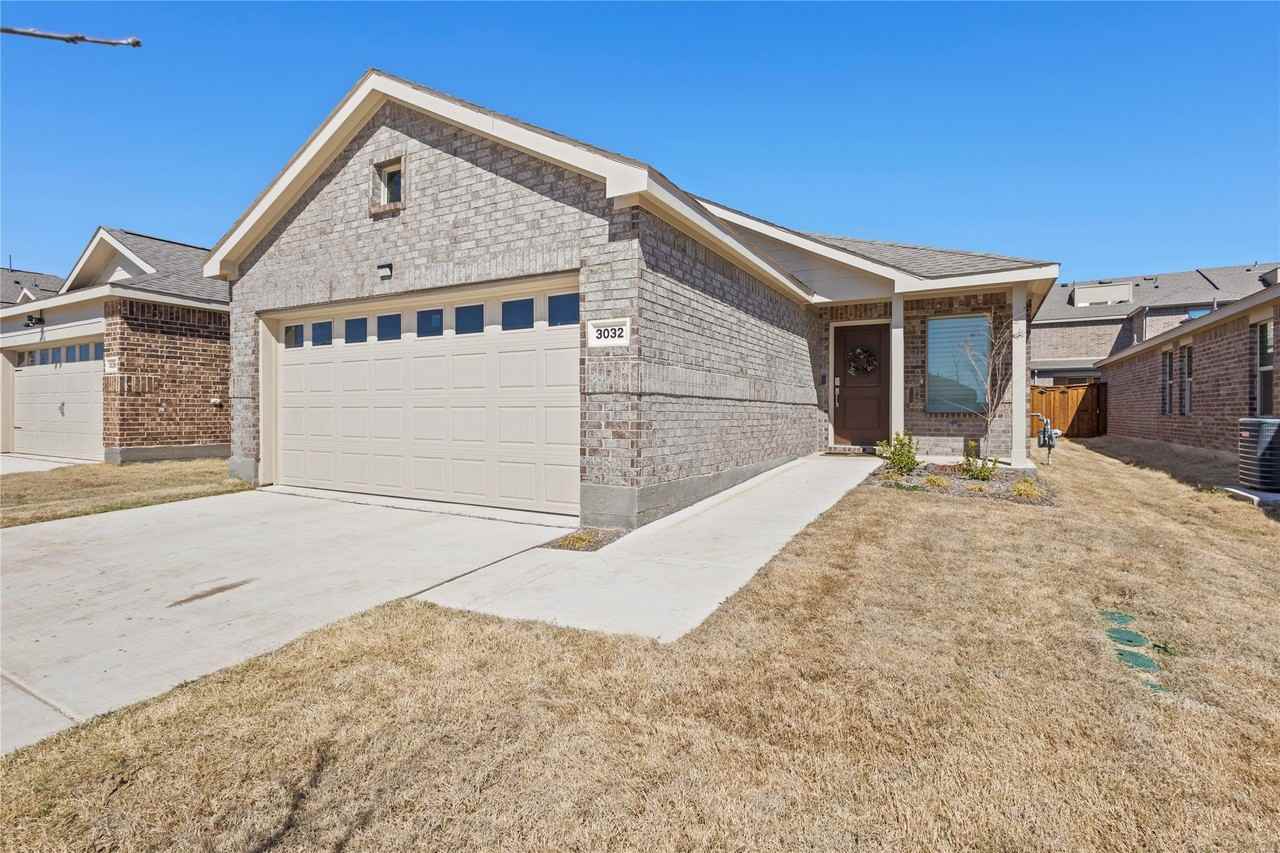 3032 Ashbrook Ln - Photo 2 of 29