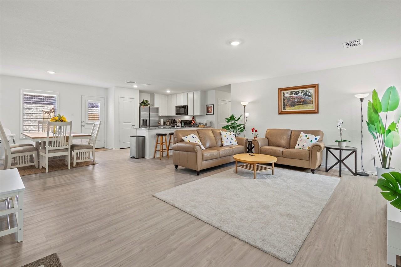 3032 Ashbrook Ln - Photo 5 of 29