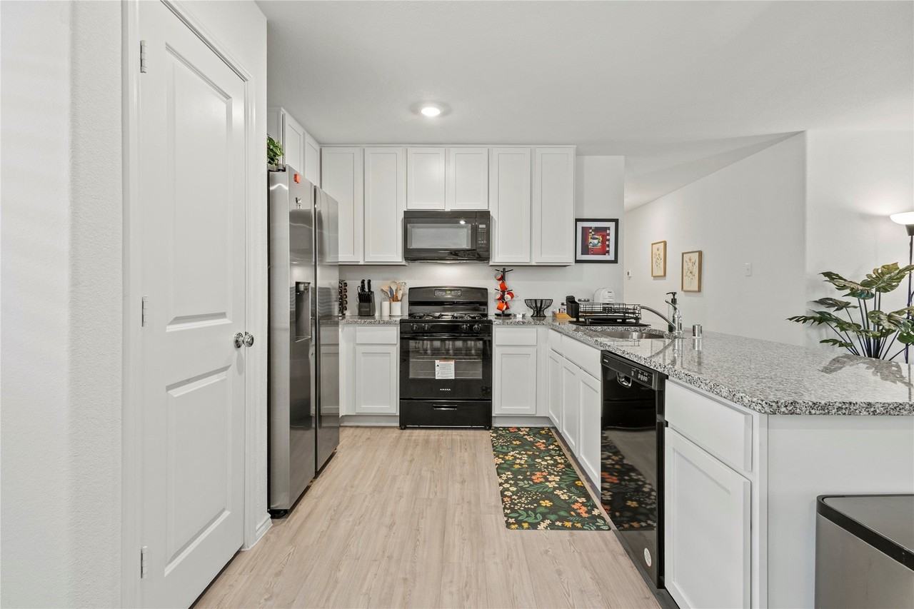 3032 Ashbrook Ln - Photo 6 of 29