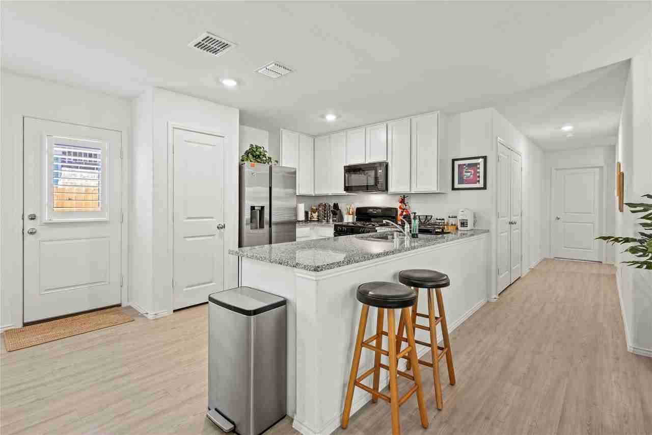 3032 Ashbrook Ln - Photo 7 of 29