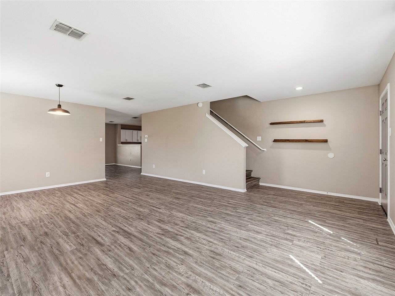 1122 Antoinette Dr - Photo 2 of 32