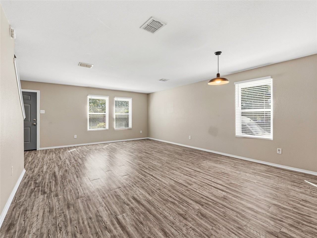 1122 Antoinette Dr - Photo 3 of 32