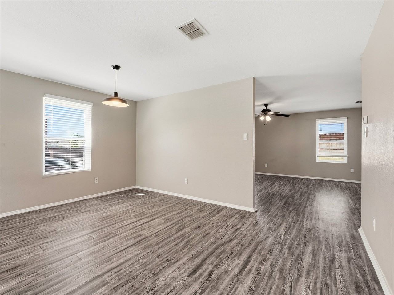 1122 Antoinette Dr - Photo 4 of 32