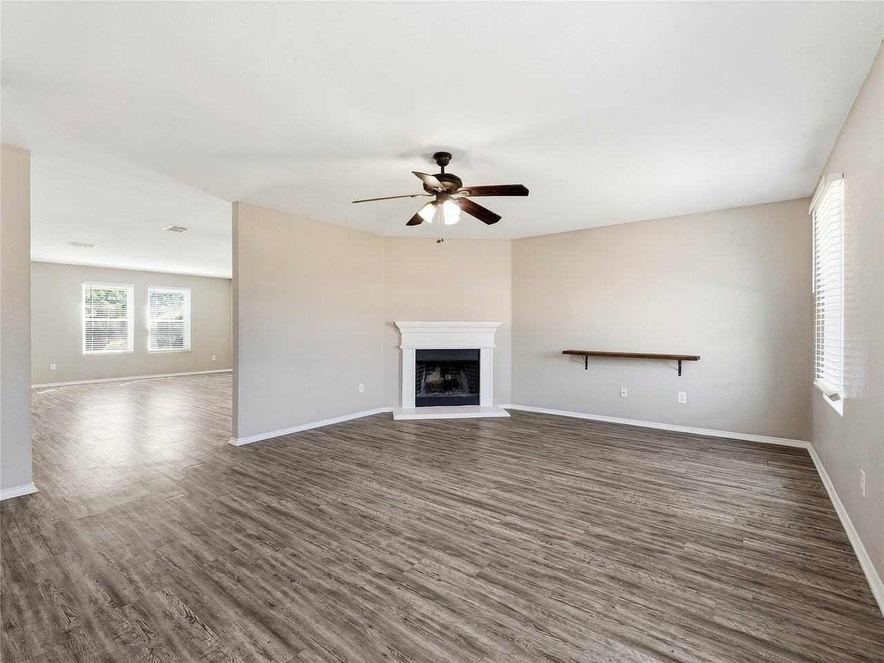 1122 Antoinette Dr - Photo 5 of 32