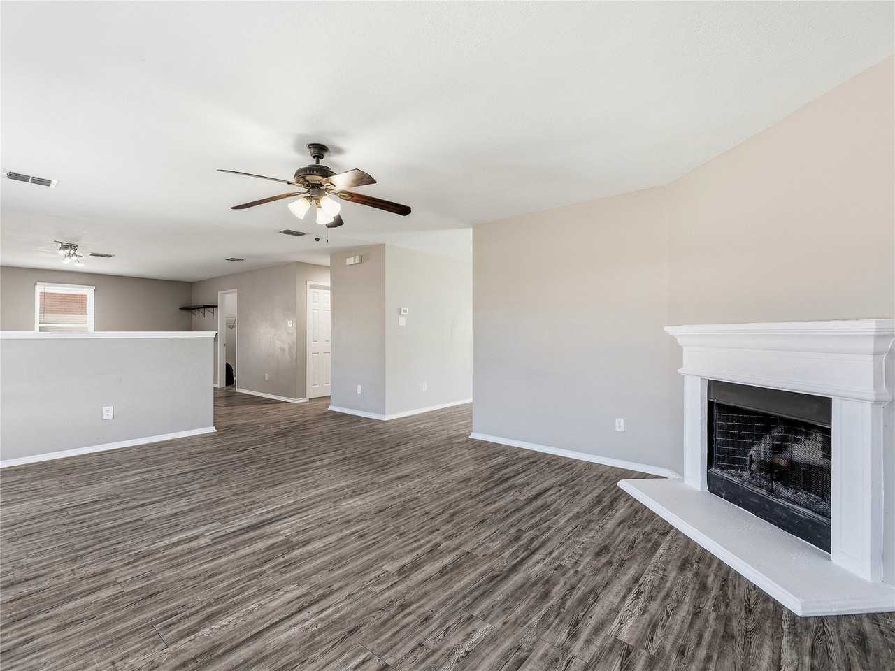 1122 Antoinette Dr - Photo 6 of 32