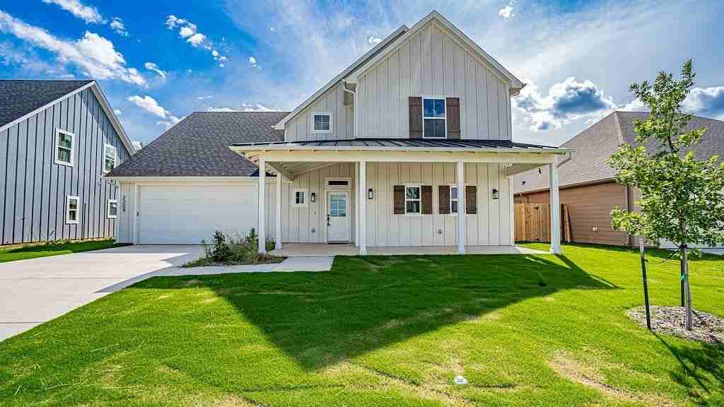 2204 Salina Cir