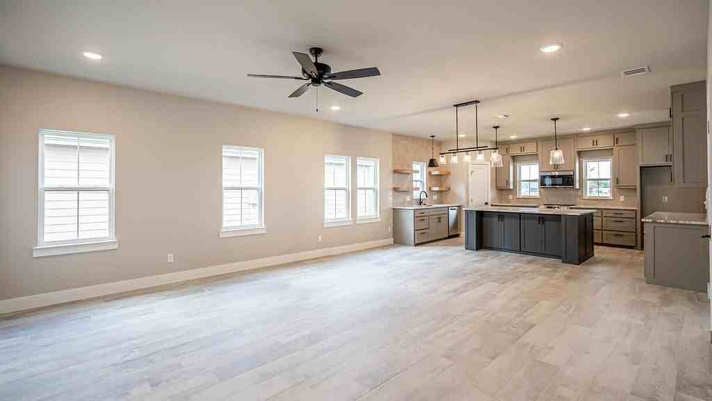 2204 Salina Cir - Photo 6 of 34