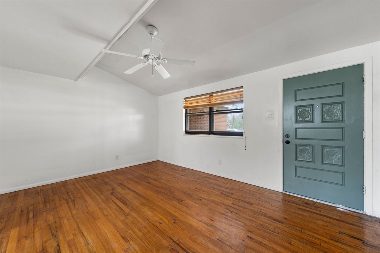 308 Catalina Dr - Photo 3 of 15