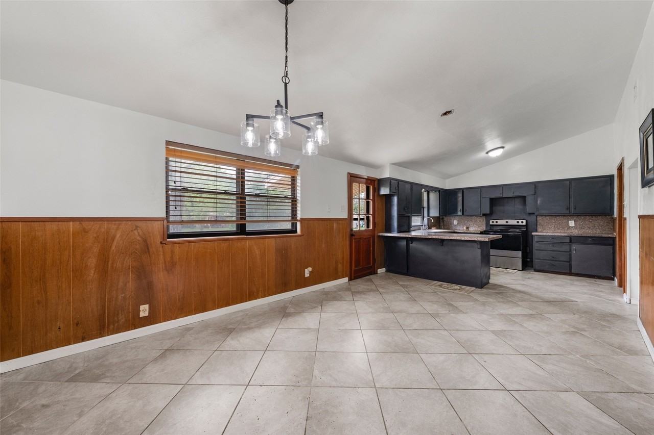 308 Catalina Dr - Photo 4 of 15
