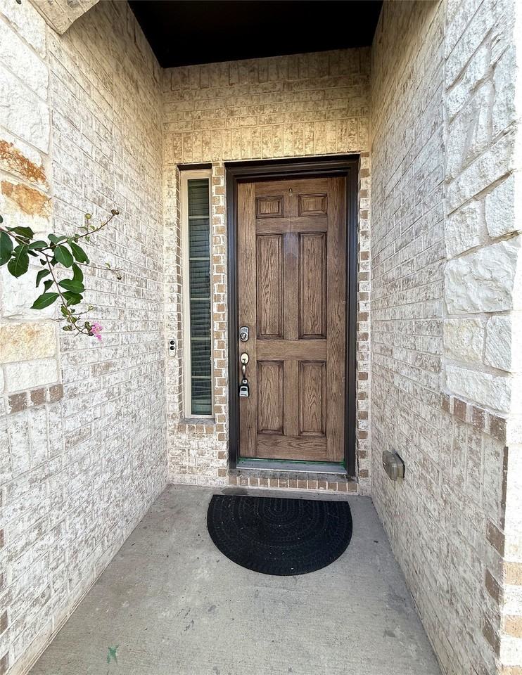 7304 Snyder Ln - Photo 3 of 25