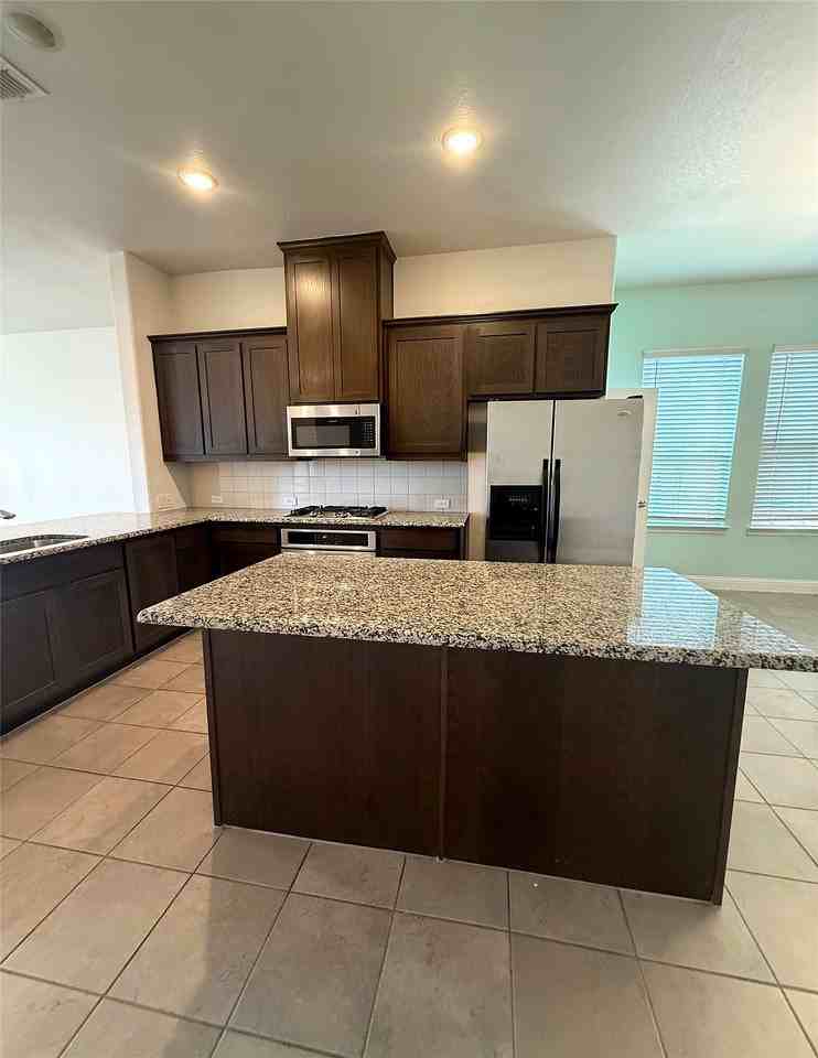 7304 Snyder Ln - Photo 4 of 25
