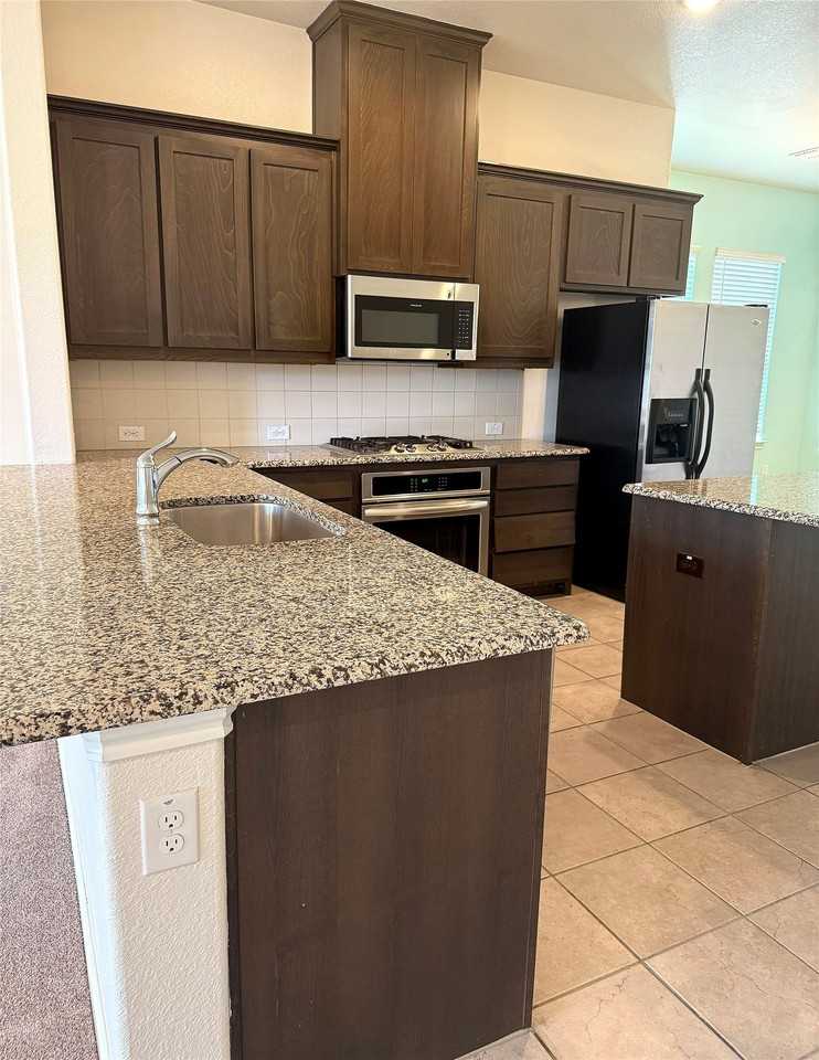 7304 Snyder Ln - Photo 5 of 25