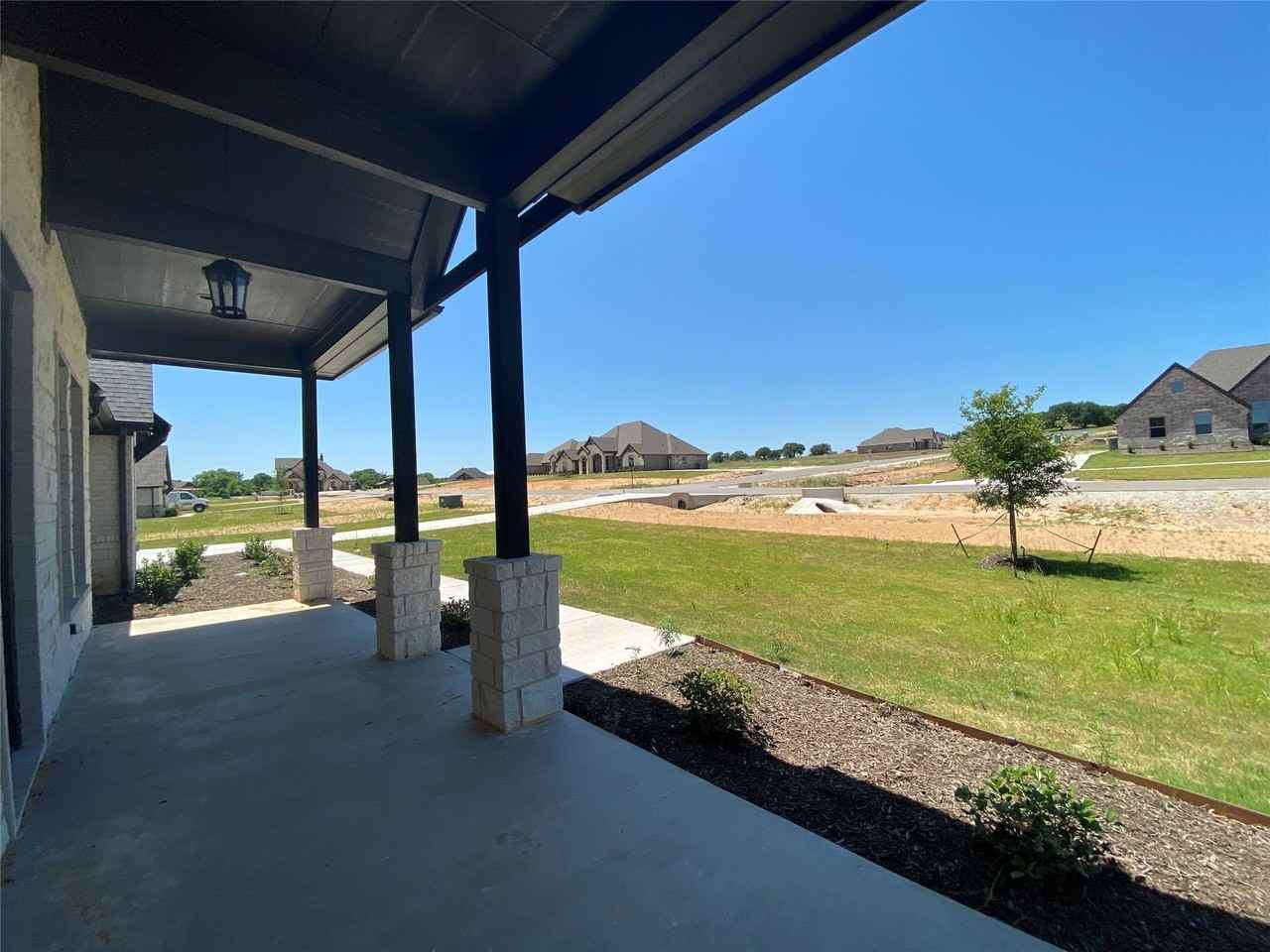 592 Lydia Ln - Photo 4 of 35