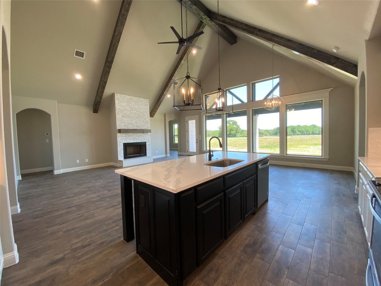 592 Lydia Ln - Photo 5 of 35