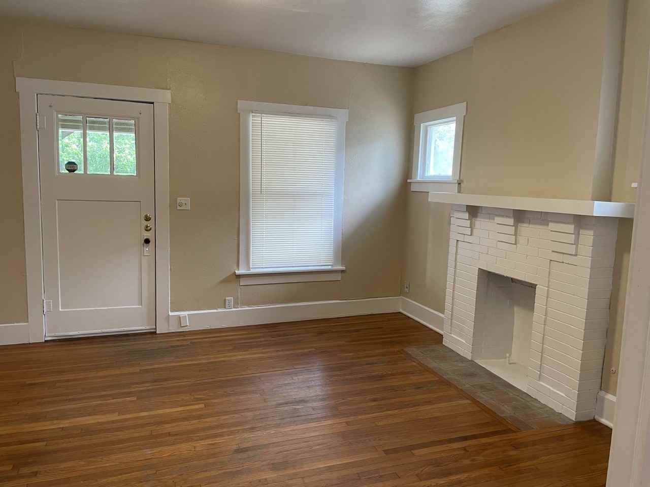 2257 College Ave - Photo 4 of 26