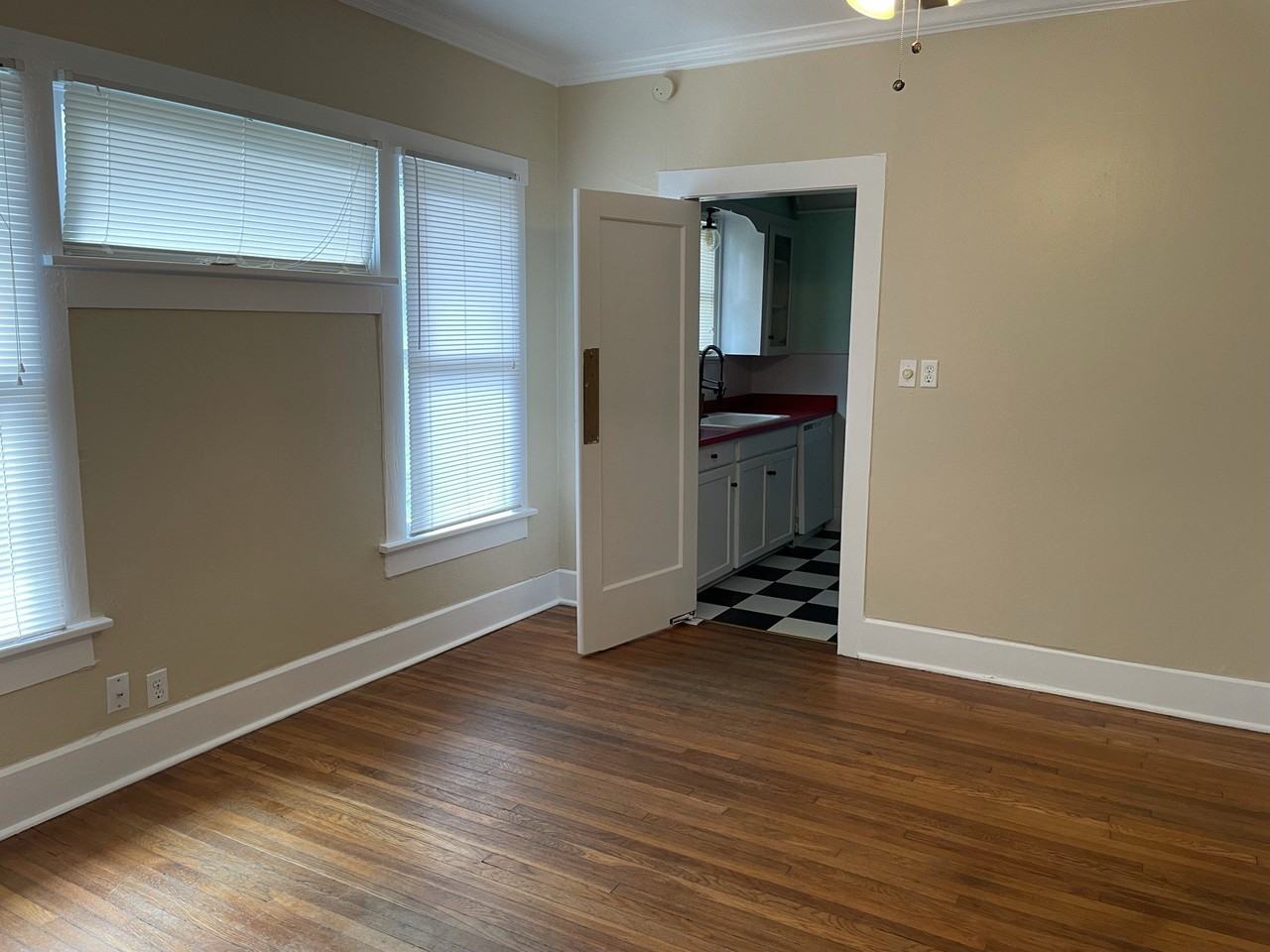 2257 College Ave - Photo 5 of 26