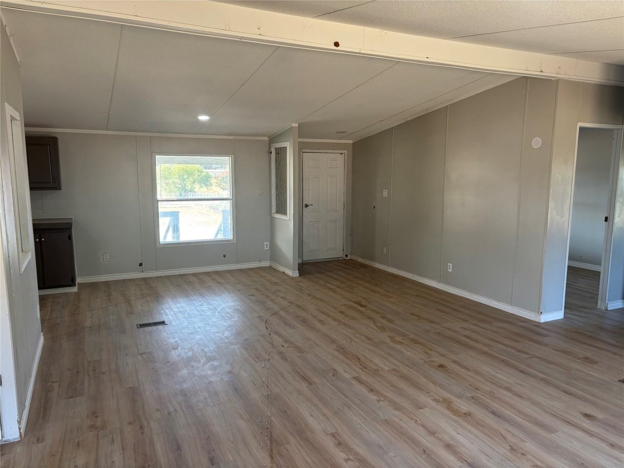 7431 Grubbs Rd - Photo 4 of 17