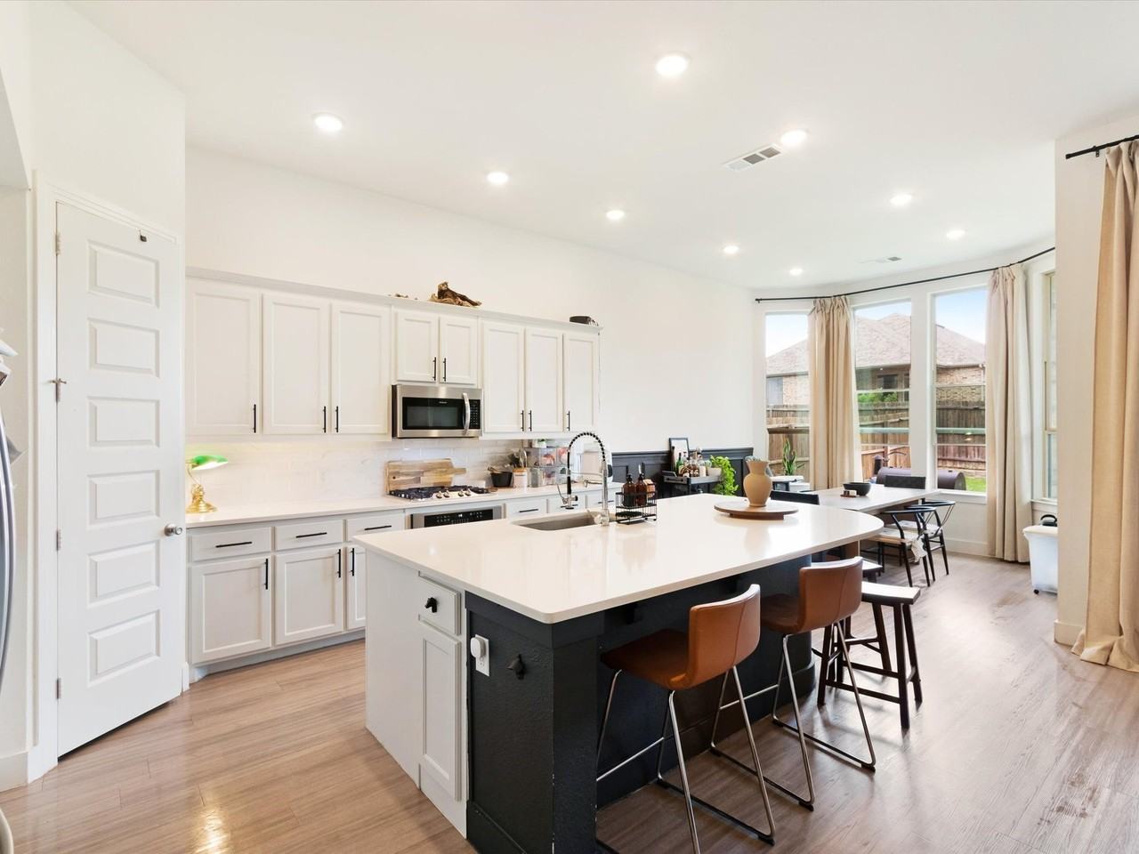 1535 Calcot Ln - Photo 5 of 26