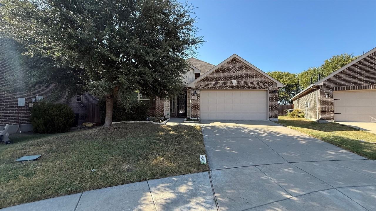 2805 Bird Creek Ct - Photo 2 of 27