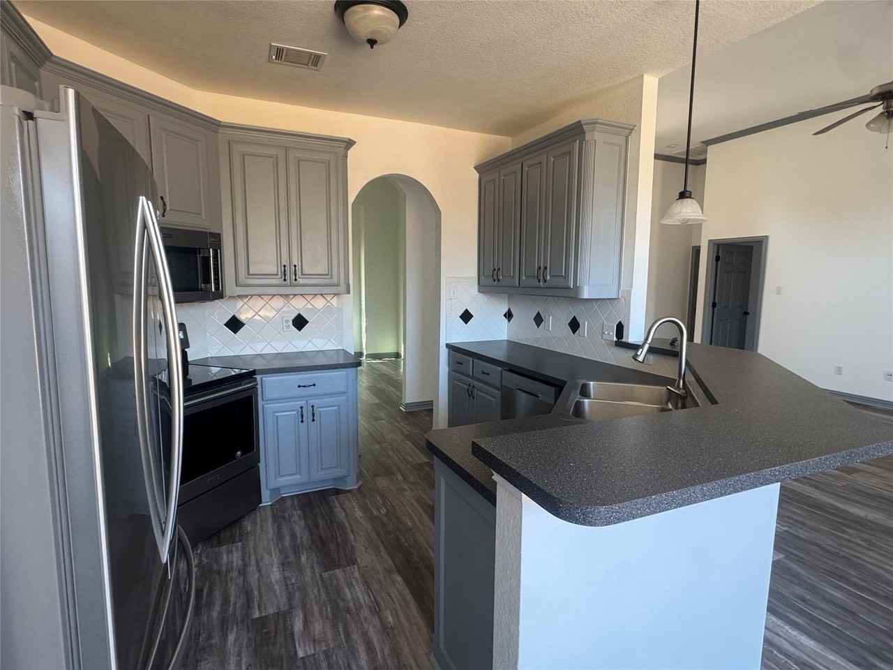 205 Wayne Dr - Photo 5 of 14