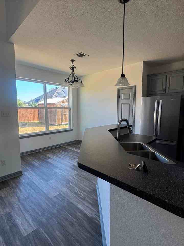 205 Wayne Dr - Photo 6 of 14