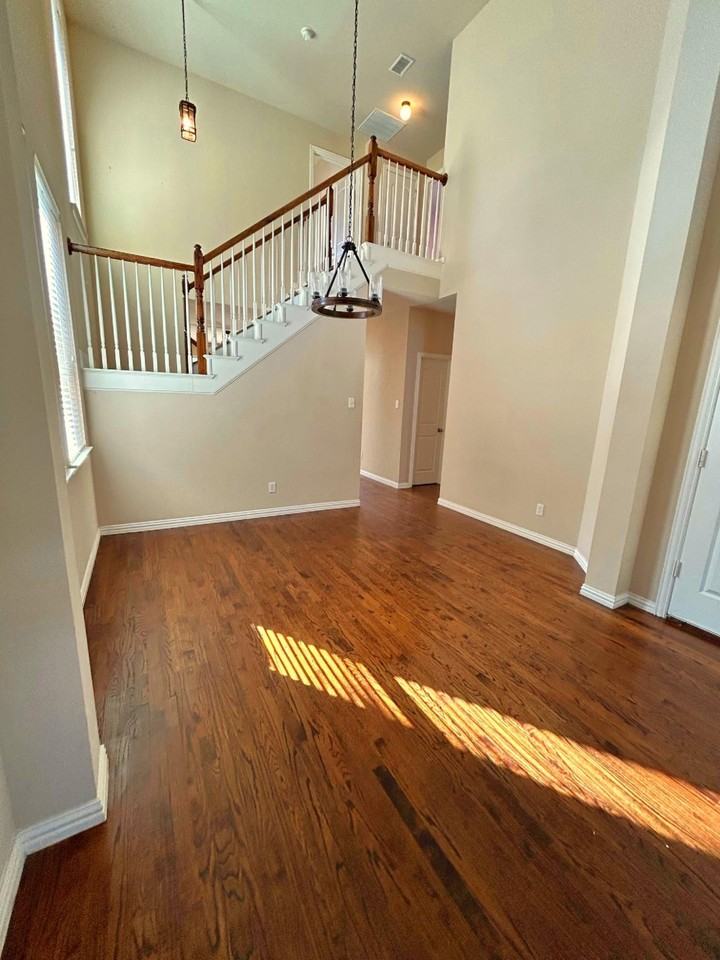 10637 Bolivar Dr - Photo 3 of 34