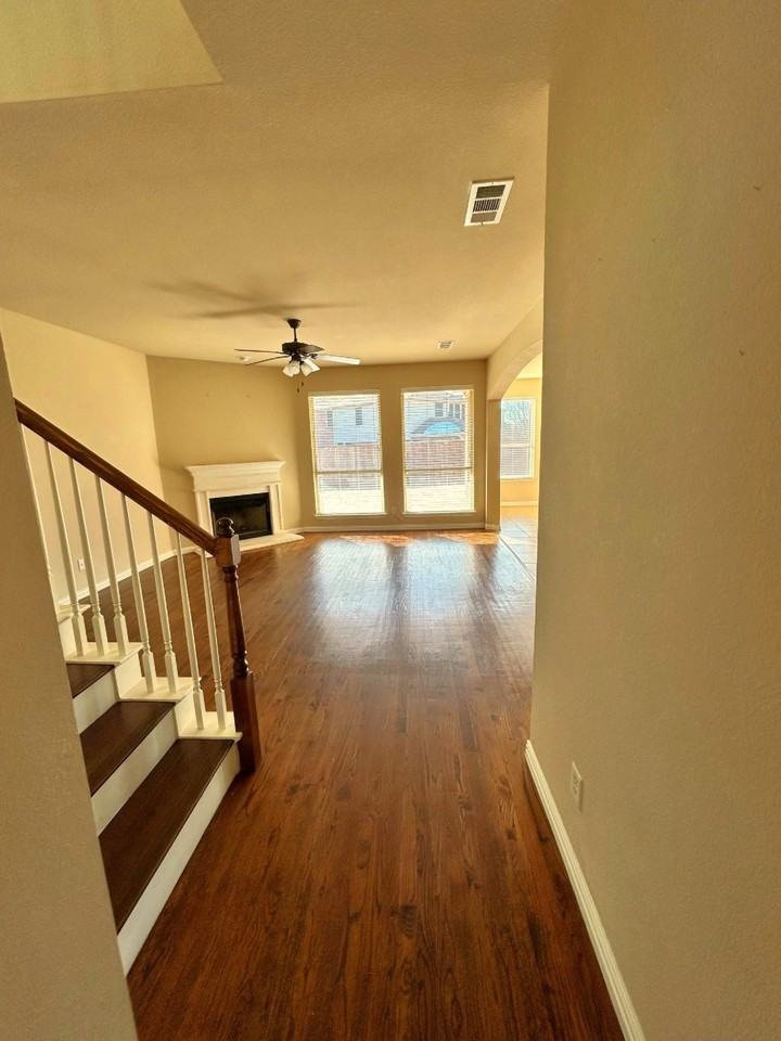 10637 Bolivar Dr - Photo 5 of 34