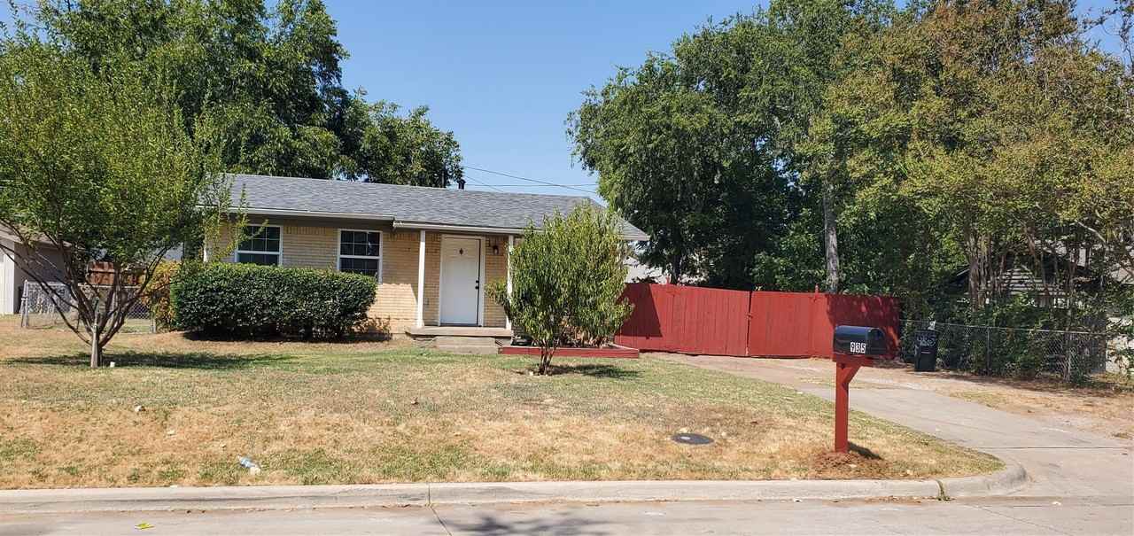 935 Powell Rd - Photo 2 of 16