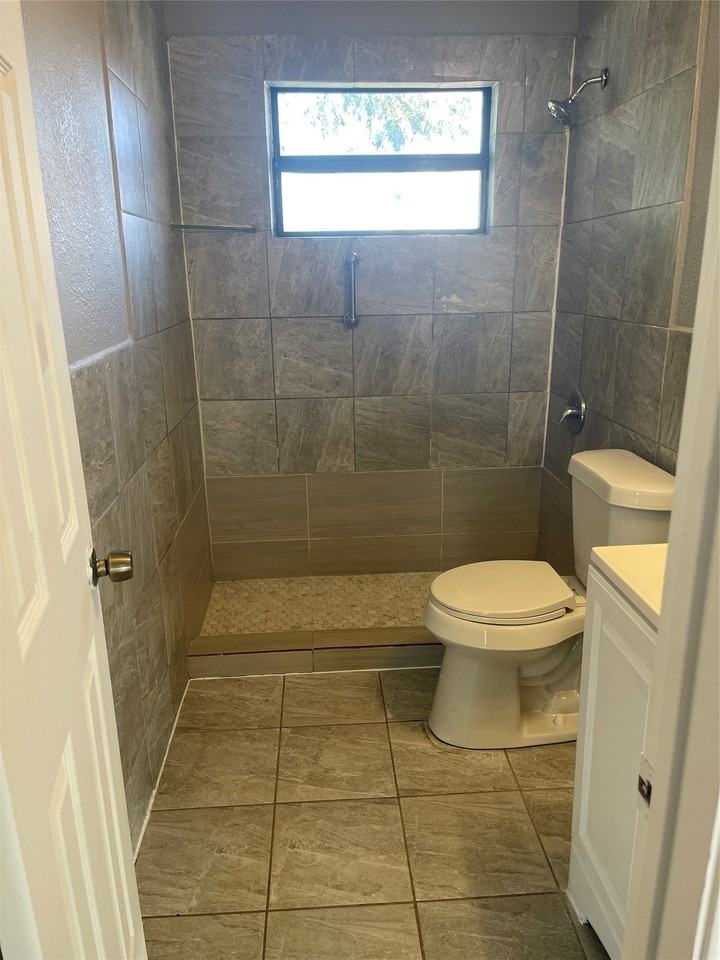935 Powell Rd - Photo 7 of 16