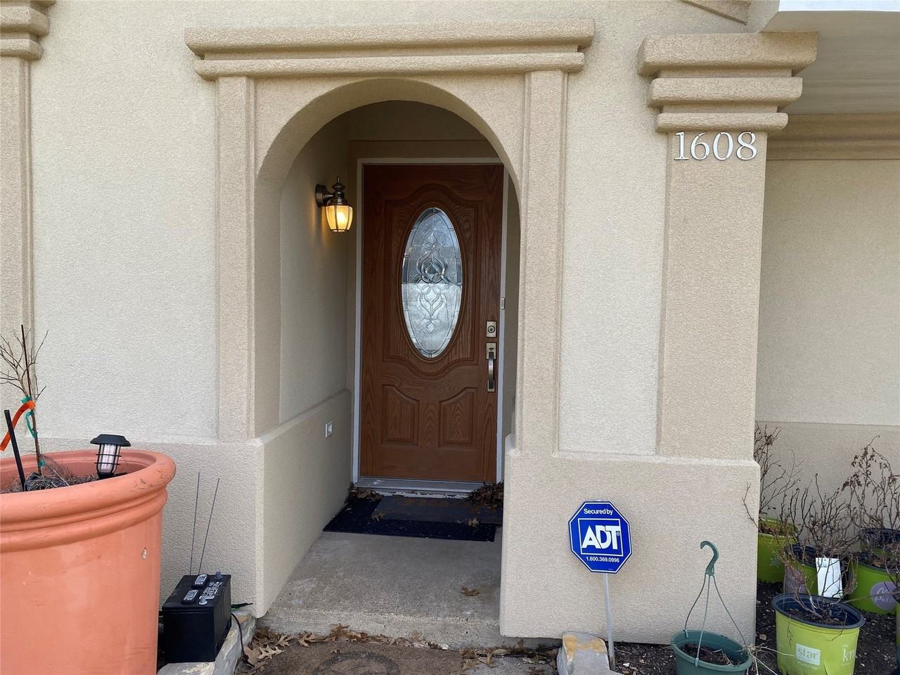 1608 University Dr - Photo 2 of 30