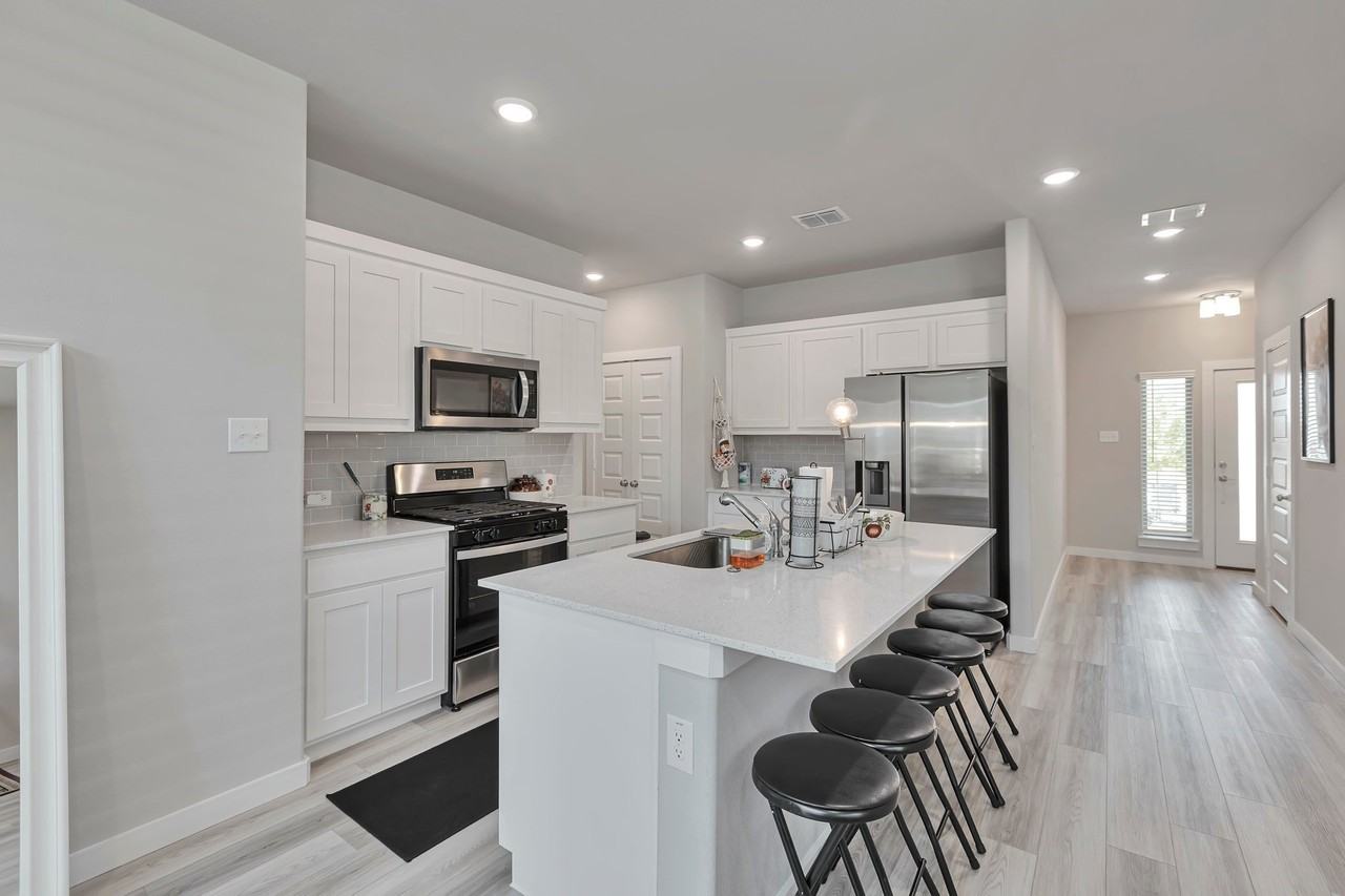 4703 Whitehill Trl - Photo 5 of 25