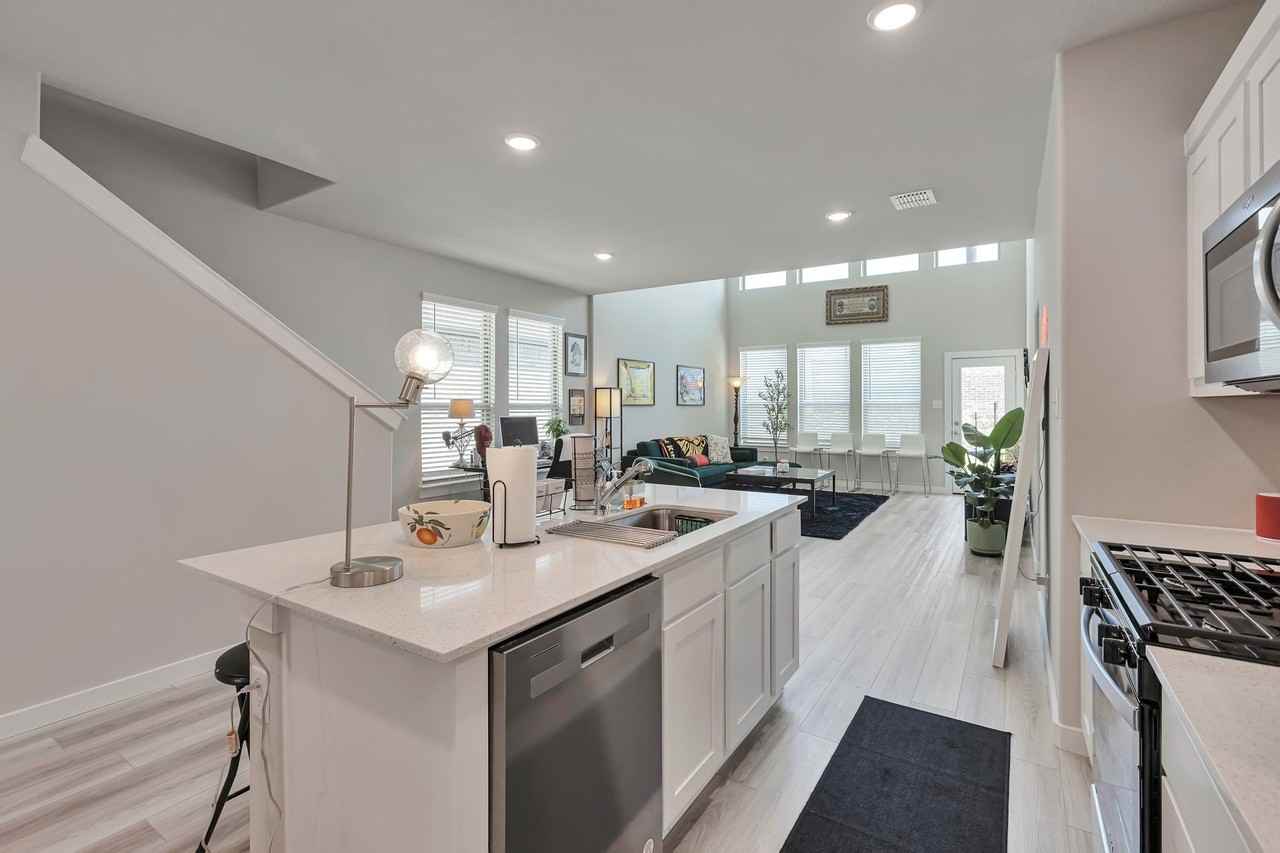 4703 Whitehill Trl - Photo 6 of 25
