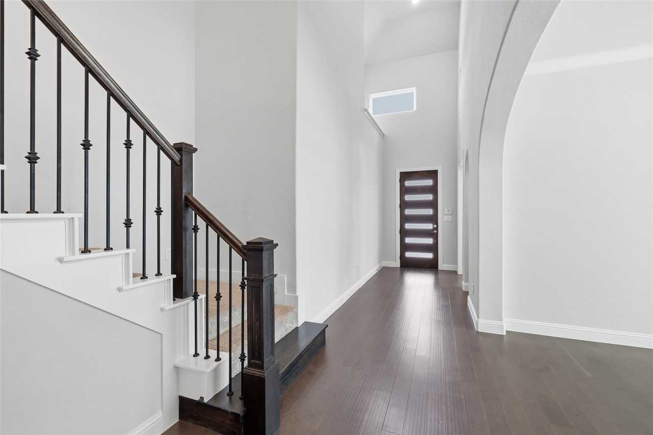2101 Hebert Ct - Photo 4 of 34