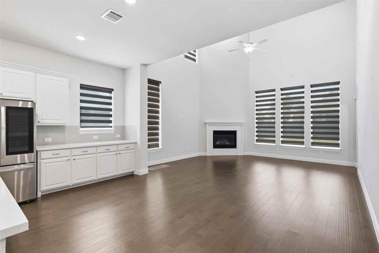 2101 Hebert Ct - Photo 7 of 34